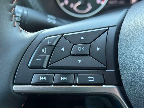Used 2025 Nissan Sentra SR FWD image 19