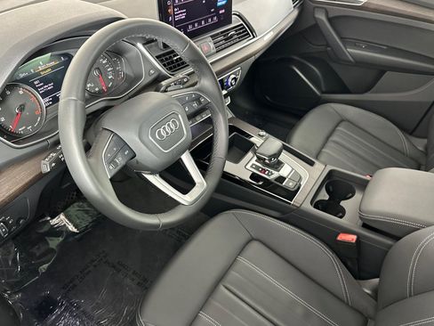 Used 2023 Audi Q5 2.0T Premium w/ Convenience Package image 9