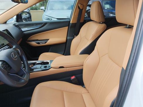 Certified 2025 Lexus NX 250 FWD w/ Accessory Package (Z1) image 7