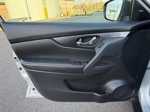 Used 2016 Nissan Rogue SL w/ SL Premium Package image 23