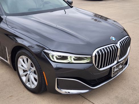 Used 2020 BMW 740i w/ Premium Package image 7