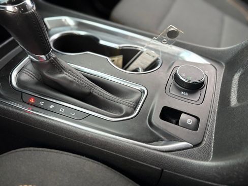 Used 2018 Chevrolet Traverse LT image 21