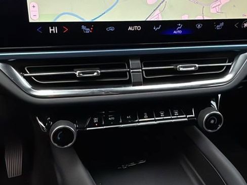 Certified 2025 Chevrolet Equinox EV LT w/ Convenience Package image 29