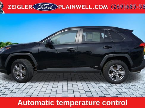 Used 2022 Toyota RAV4 LE AWD/4WD image 2