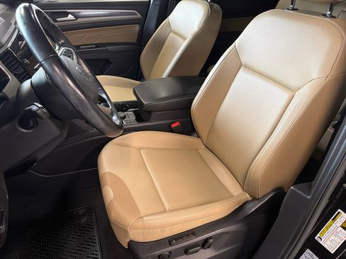 Used 2020 Volkswagen Atlas Cross Sport SEL image 13