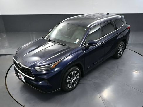 Used 2022 Toyota Highlander XLE AWD/4WD image 62