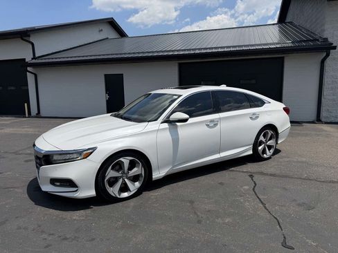 Used 2018 Honda Accord Touring image 2