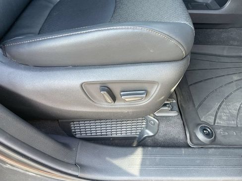 Used 2025 Toyota Sienna Limited AWD/4WD image 35