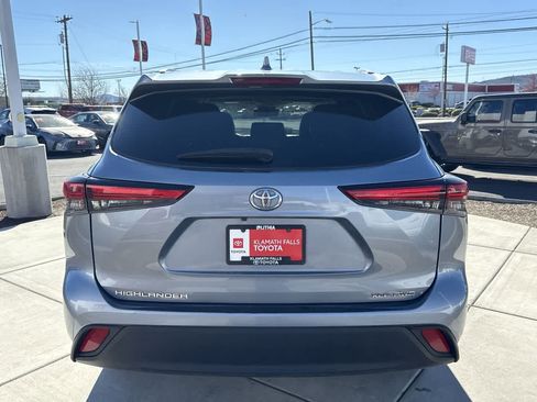 Used 2023 Toyota Highlander XLE image 4