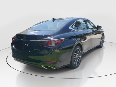 Certified 2024 Lexus ES 350 w/ Premium Package image 7
