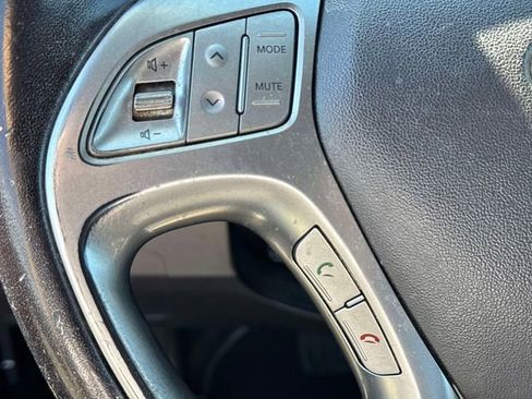 Used 2010 Hyundai Tucson GLS FWD image 24