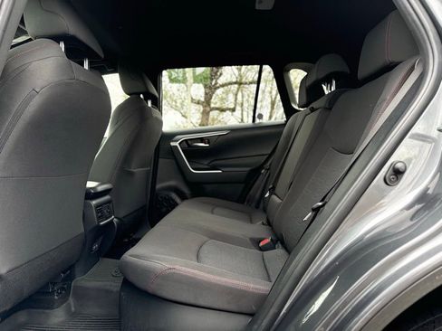 Used 2024 Toyota RAV4 SE image 16