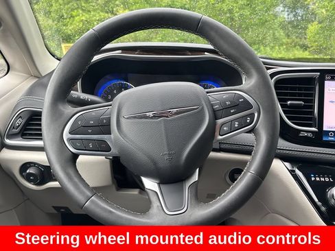 Used 2023 Chrysler Pacifica Limited AWD/4WD image 20