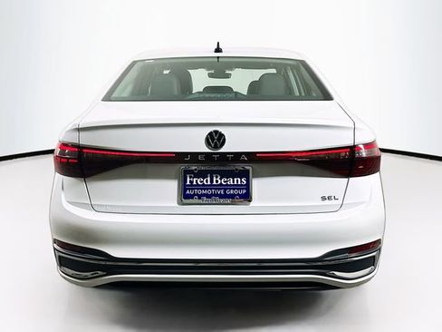 Used 2025 Volkswagen Jetta SEL FWD image 7