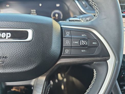 Used 2023 Jeep Grand Cherokee Limited image 18