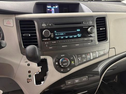 Used 2013 Toyota Sienna LE FWD image 23