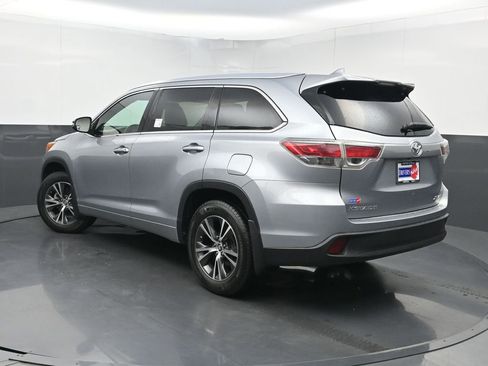 Used 2016 Toyota Highlander XLE AWD/4WD image 22