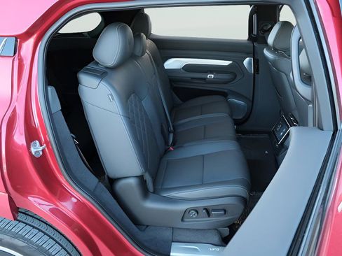 New 2024 VinFast VF 9 Plus AWD/4WD image 21