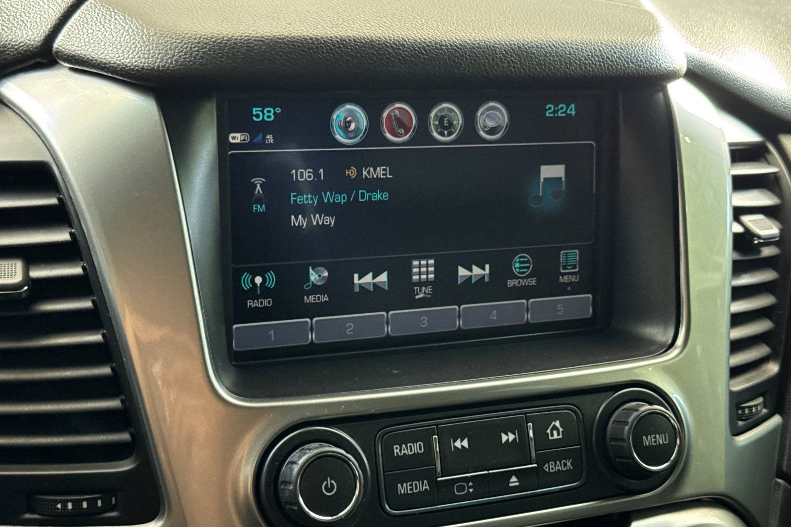 Used 2019 Chevrolet Suburban LT RWD image 25