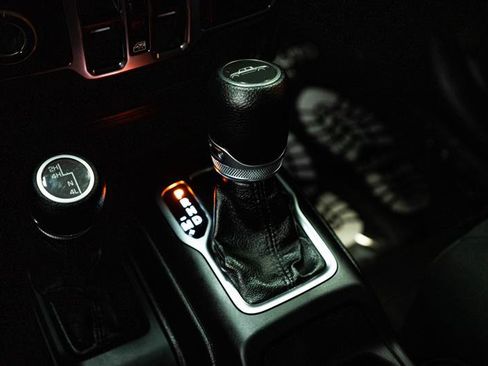 Used 2023 Jeep Gladiator Sport image 17