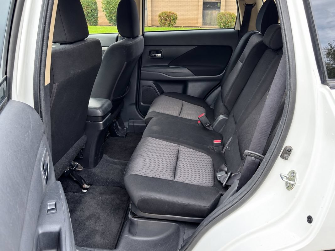 Used 2014 Mitsubishi Outlander SE FWD image 18