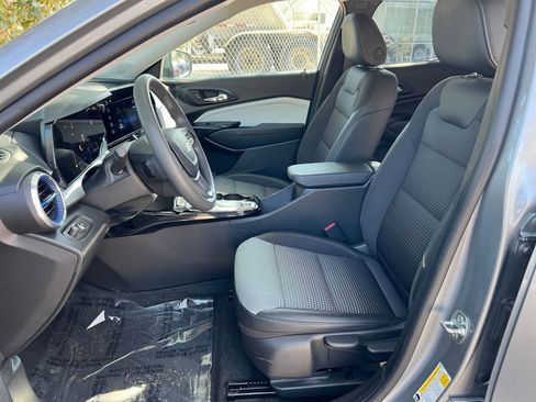 Used 2025 Chevrolet Trax LT image 21
