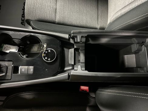 Used 2022 Nissan Rogue S image 19