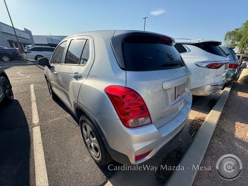Used 2018 Chevrolet Trax LS FWD image 5