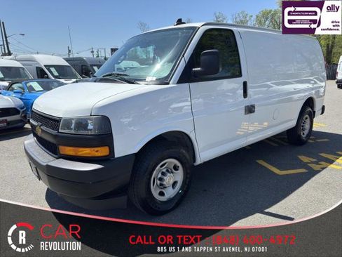 Used 2020 Chevrolet Express 3500 w/ Driver Convenience Package image 3