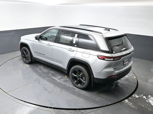 New 2026 Jeep Grand Cherokee Limited w/ Limited Altitude Package AWD/4WD image 35