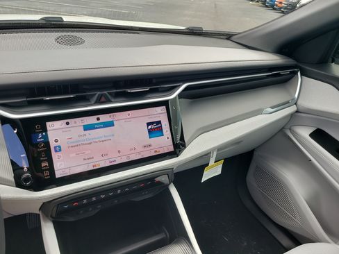 New 2026 Jeep Cherokee Laredo image 16