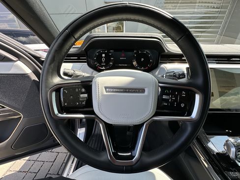 Used 2025 Land Rover Range Rover Sport SE AWD/4WD image 19