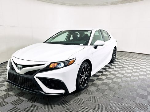 Used 2023 Toyota Camry SE image 7