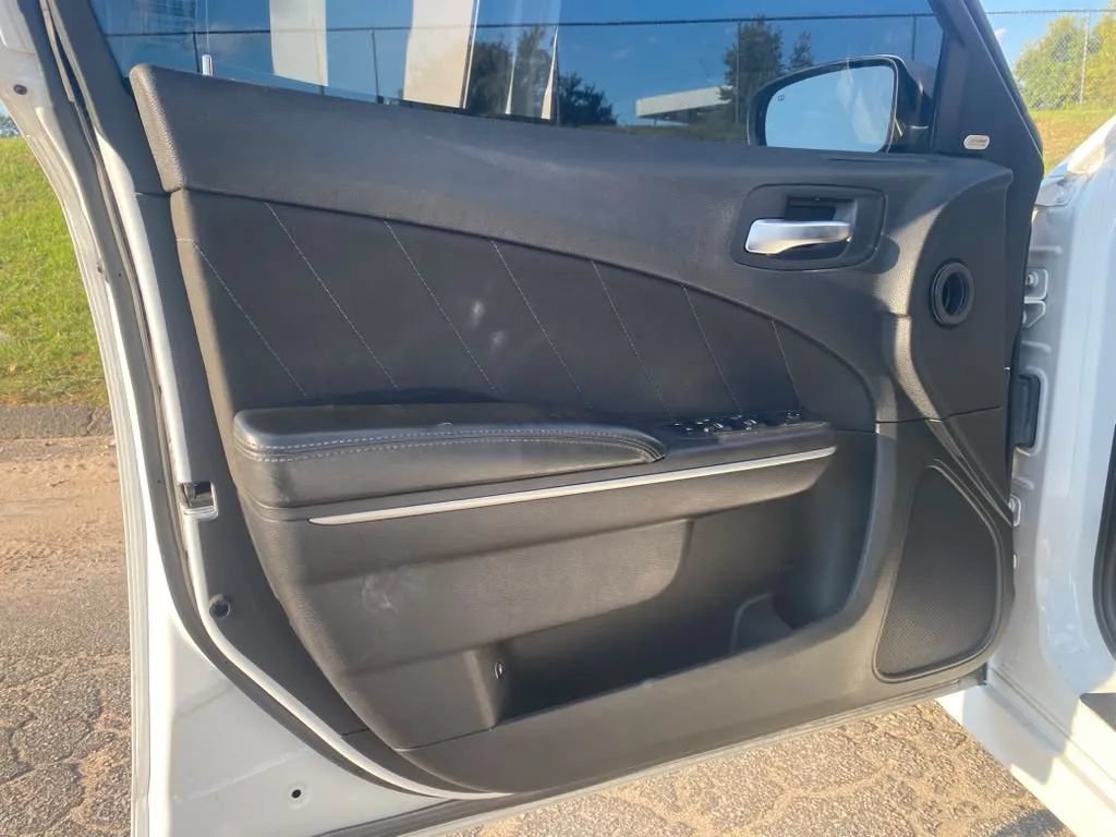 Used 2016 Dodge Charger SXT RWD image 11