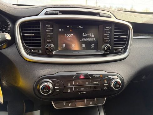 Used 2017 Kia Sorento LX w/ LX Convenience Package image 14