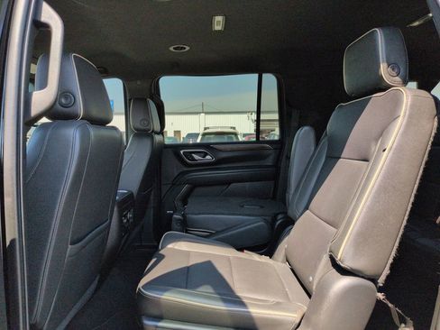 Used 2022 Chevrolet Suburban Premier image 24