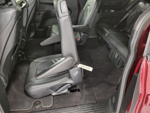 Used 2018 Chrysler Pacifica Touring-L Plus FWD image 27