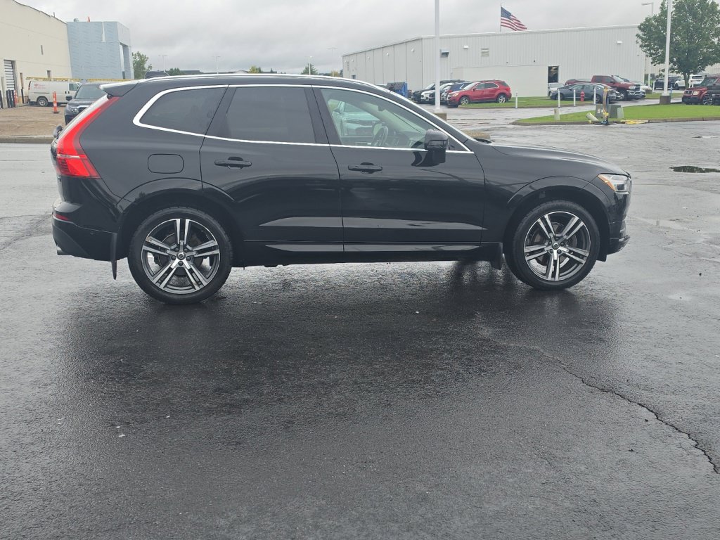 Used 2019 Volvo XC60 T5 Momentum w/ Multimedia Package AWD/4WD image 10