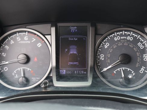 Used 2019 Toyota Tacoma TRD Off-Road w/ Technology Package AWD/4WD image 25
