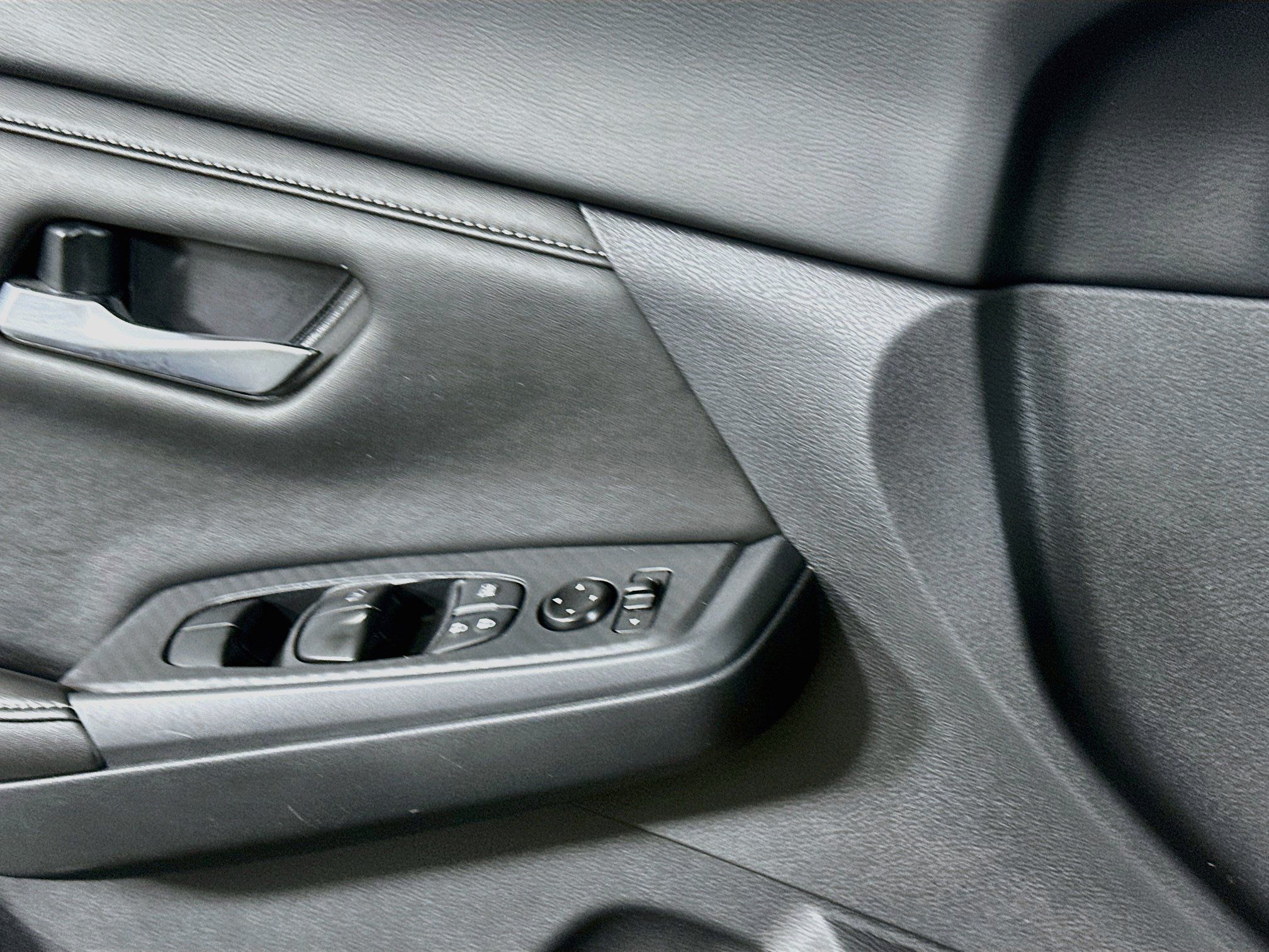 Used 2025 Nissan Sentra SV FWD image 15