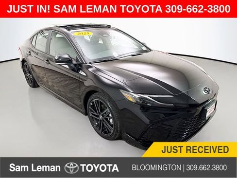 Used 2025 Toyota Camry XSE FWD image 1