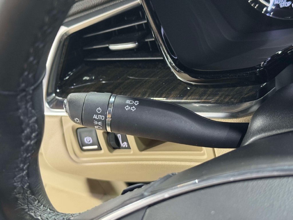 Used 2018 Cadillac XT5 FWD image 18