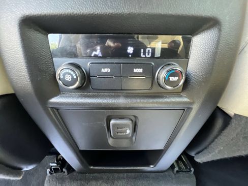 Used 2023 Chevrolet Traverse LS FWD image 40