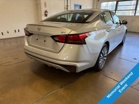 Used 2024 Nissan Altima 2.5 SV FWD image 5