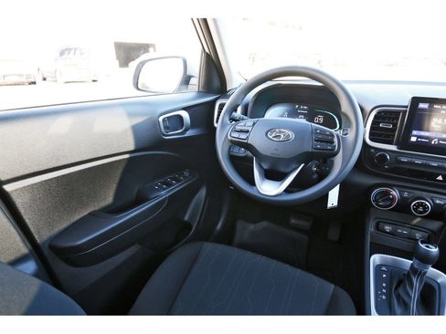 Certified 2025 Hyundai Venue SE image 10