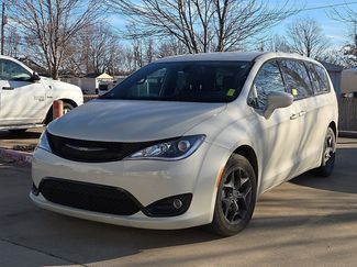 Used 2019 Chrysler Pacifica Touring Plus w/ S Appearance Package video 2