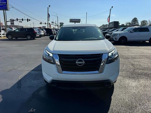 Used 2023 Nissan Pathfinder S image 3