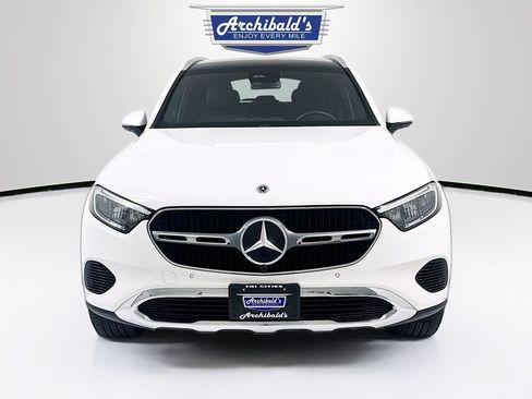 Used 2024 Mercedes-Benz GLC 300 4MATIC image 2