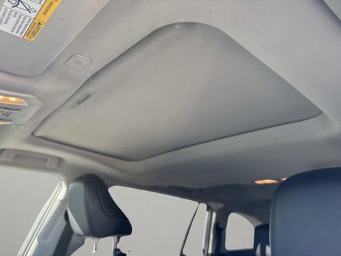 Used 2023 Toyota Highlander XLE image 30