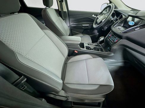 Used 2019 Ford Escape SE image 25